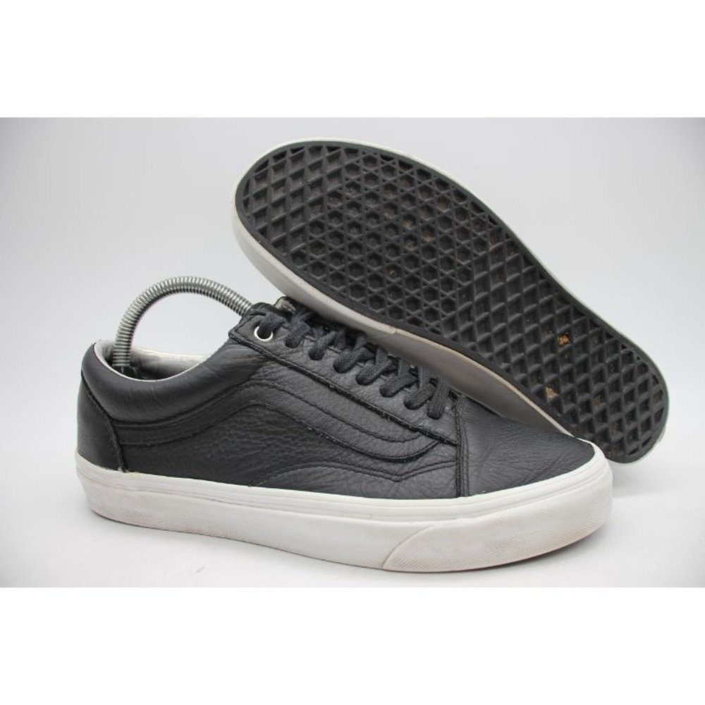 Vans Black Leather Men's Size 7.5 Off The Wall Casual Low Top Sneakers Skater